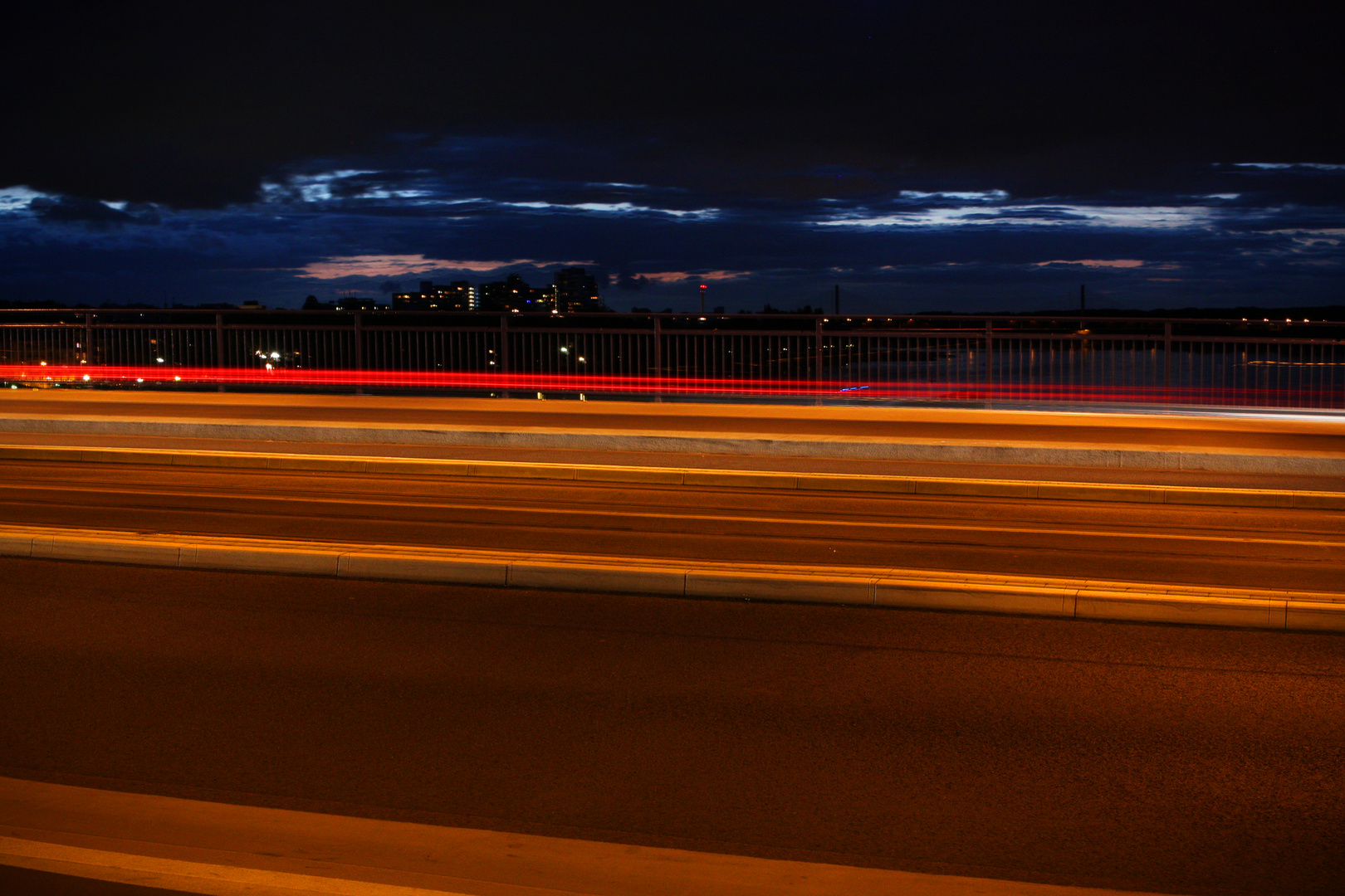 Brücke nachts