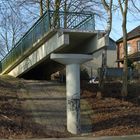 Brücke ohne Mittelteil - die beiden Brückenköpfe gehen ins Leere:-)