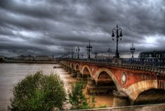 Brücke Pont de Pierre in Bordeaux ( HDR )