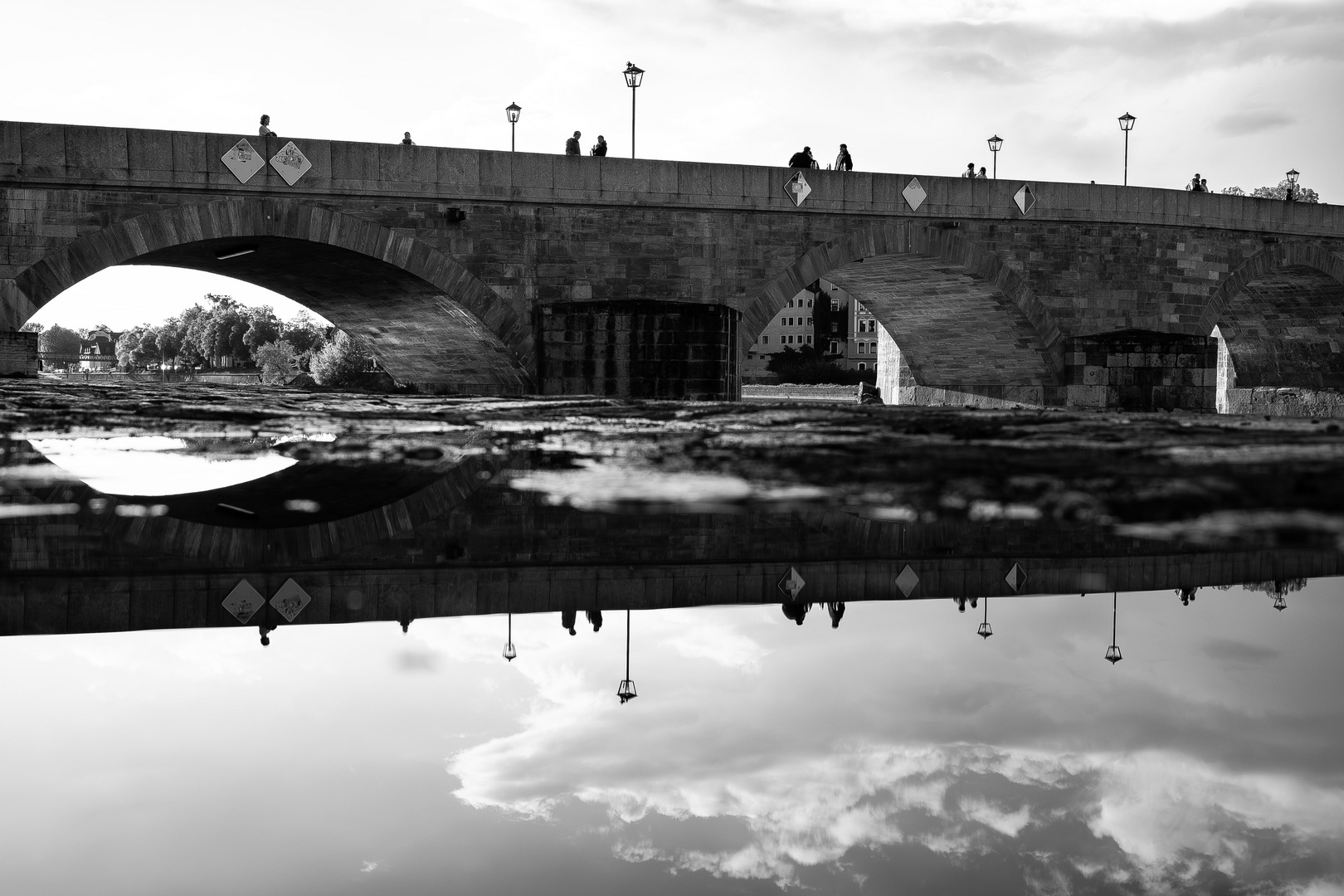 Brücke steht Kopf