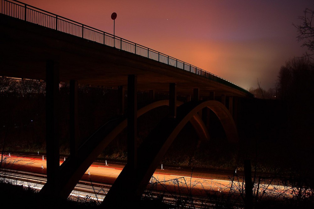 Brücke über Autobahn