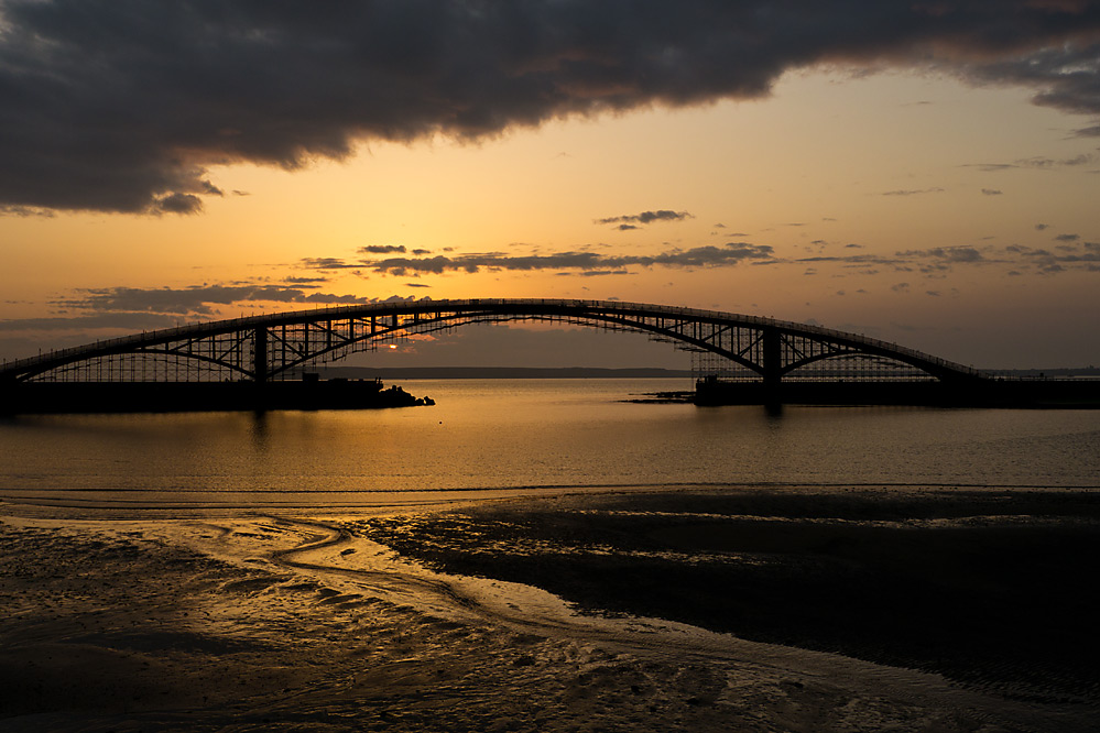 Brücke über das Licht / Light Bridge