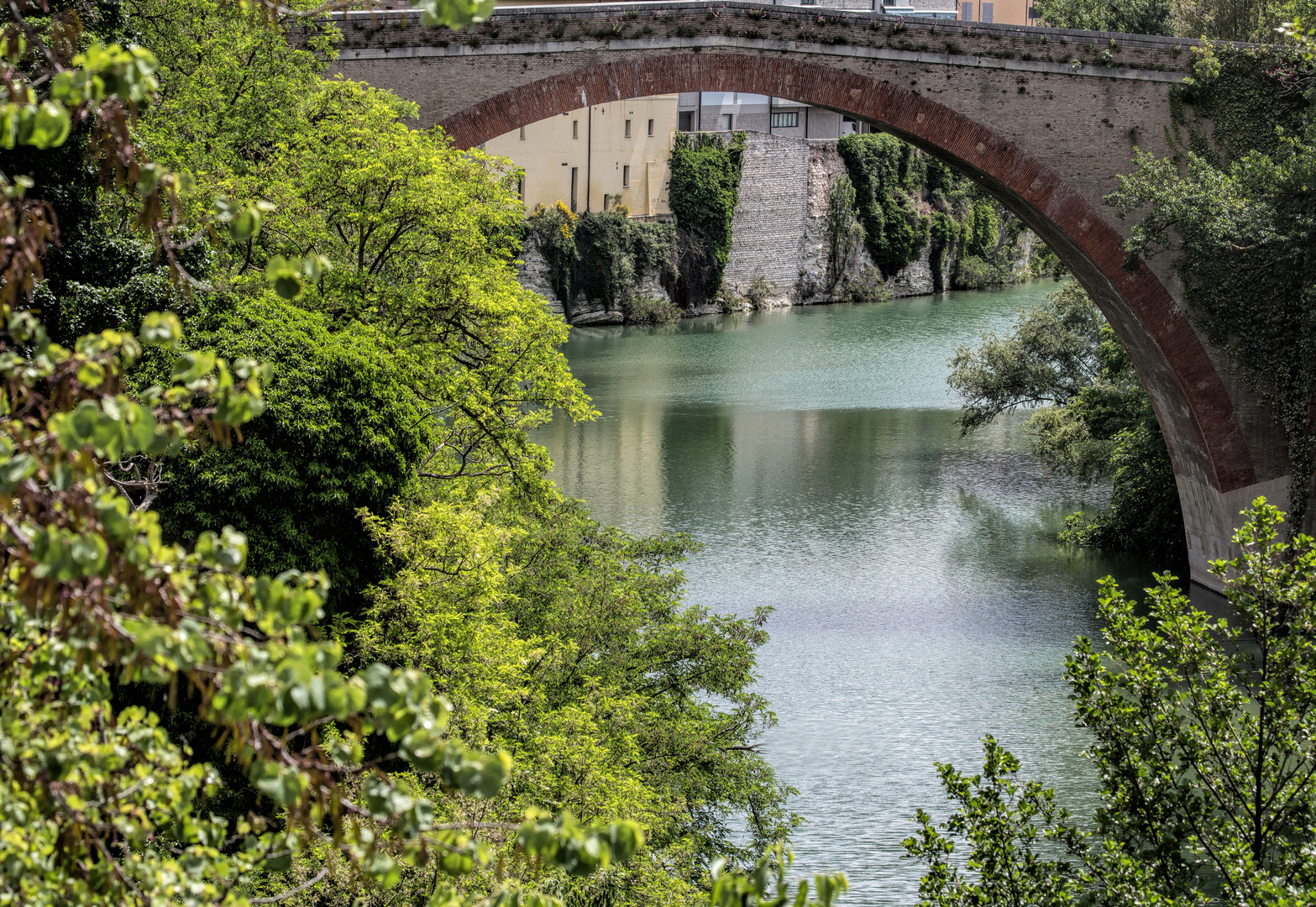 Bruecke ueber dem  Metauro - Fossombrone -