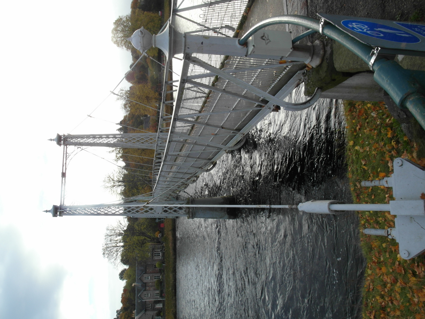 Brücke über dem Ness