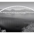 Brücke über dem Roosevelt Lake - sw