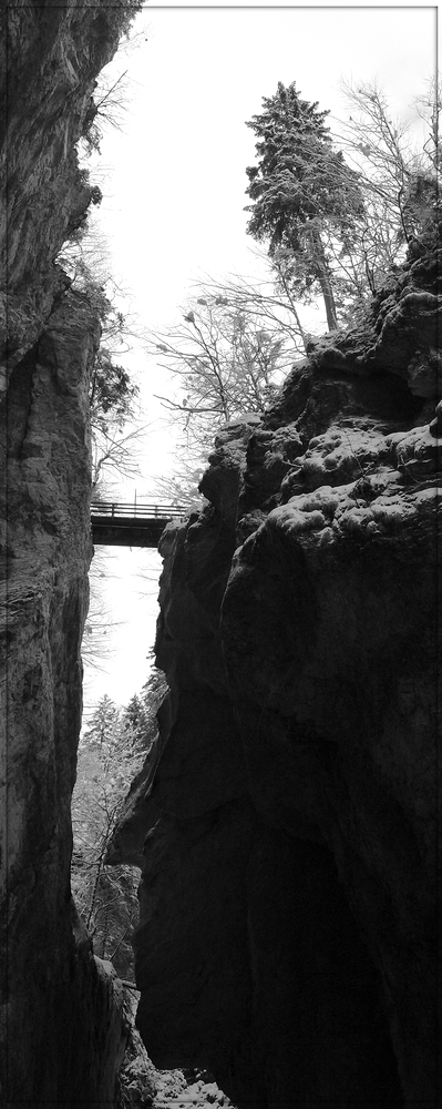 Brücke über den Abgrund