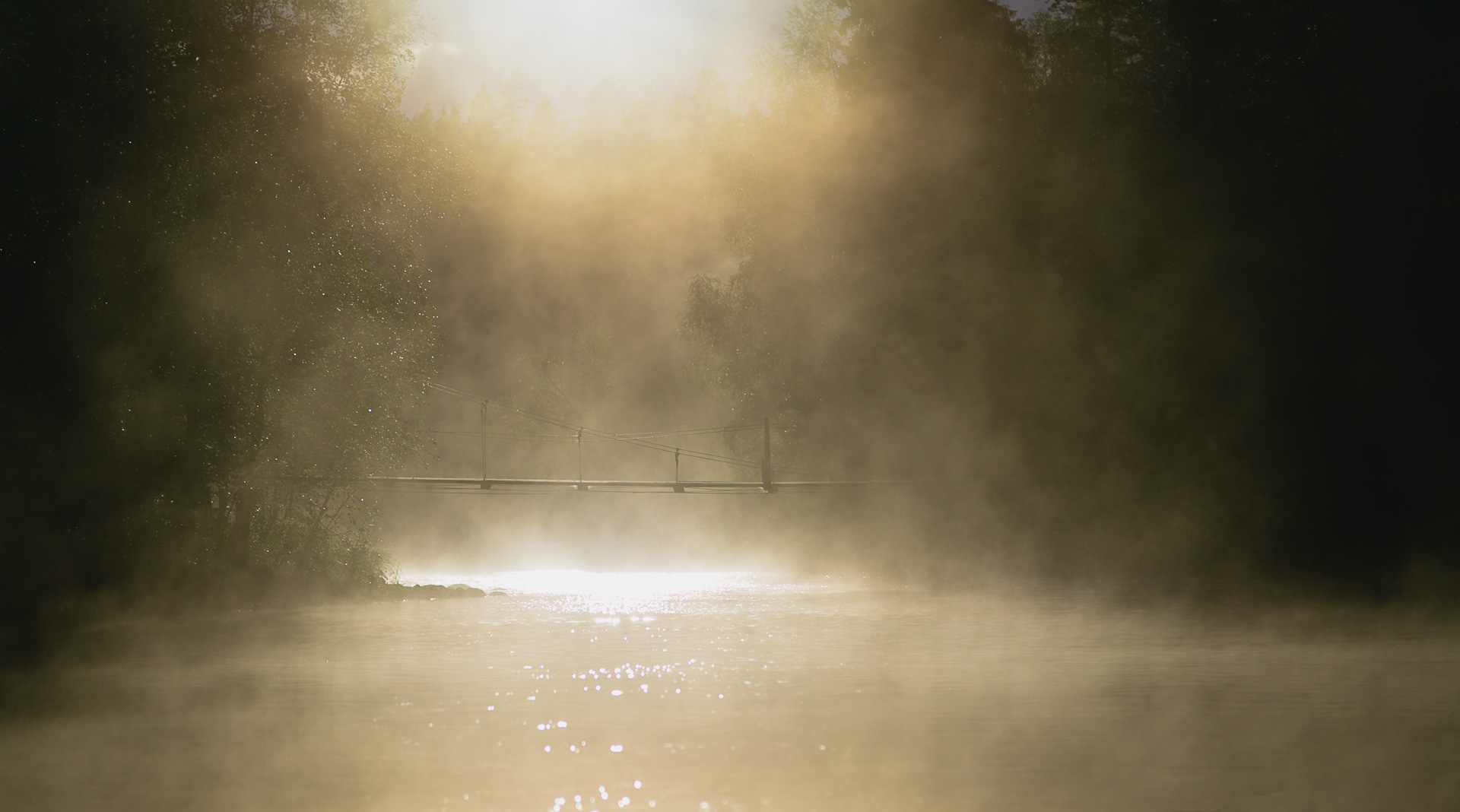 Brücke über den Fluss