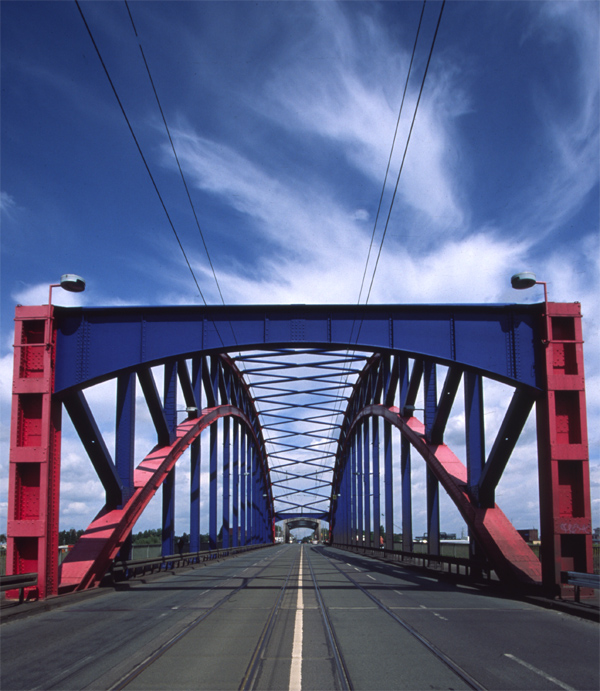 Brücke über den Hafen in Duisburg