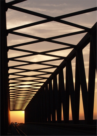 Brücke über den Kanal.