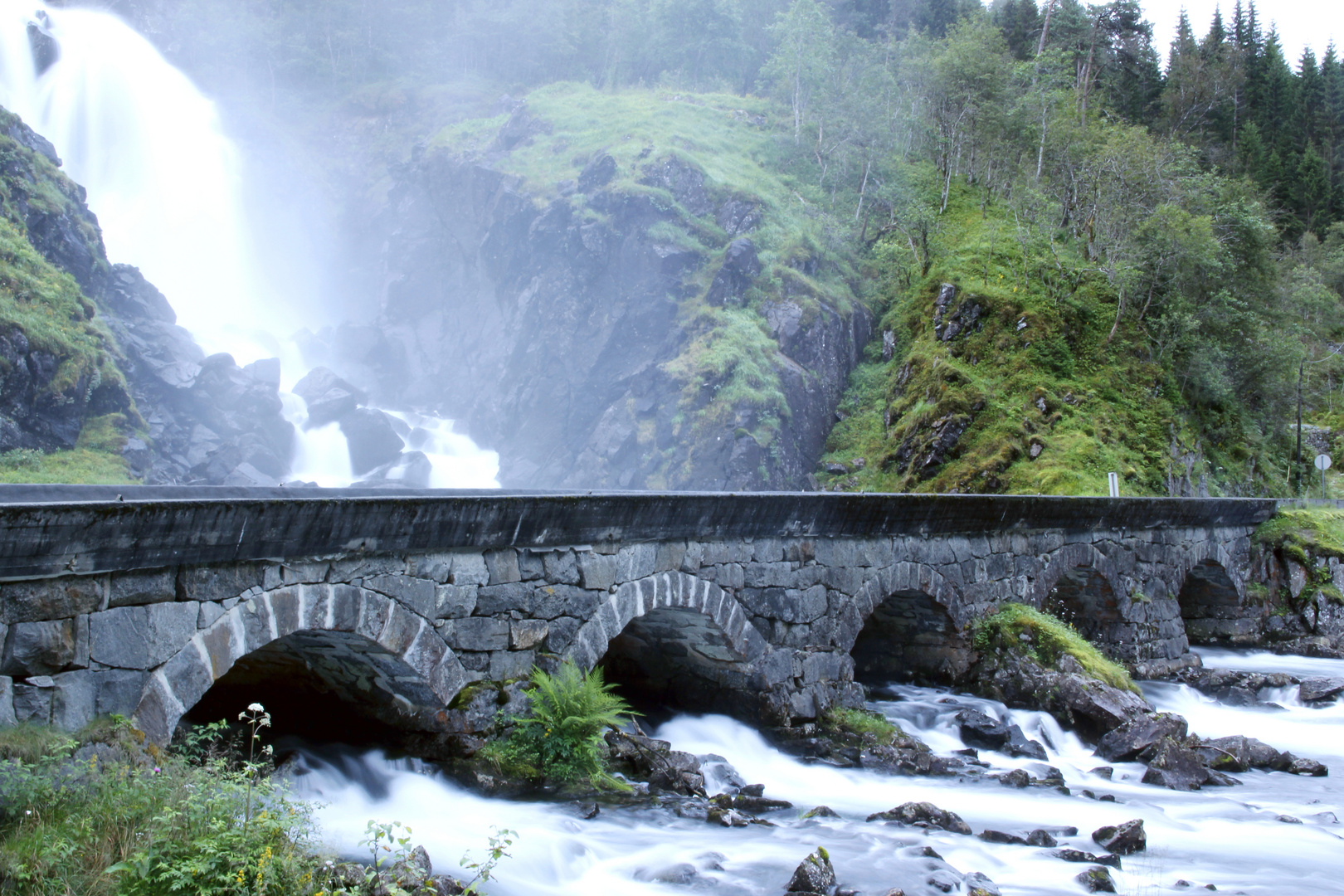 Brücke über den Latefossen