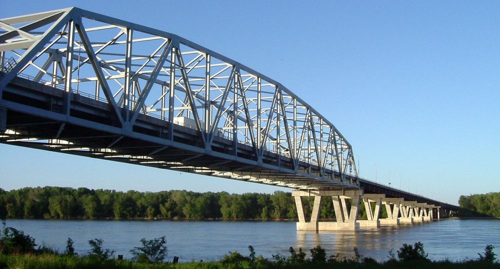 Brücke über den "Mighty Mississippi River" bei Hannibal, Missouri, U.S.A.