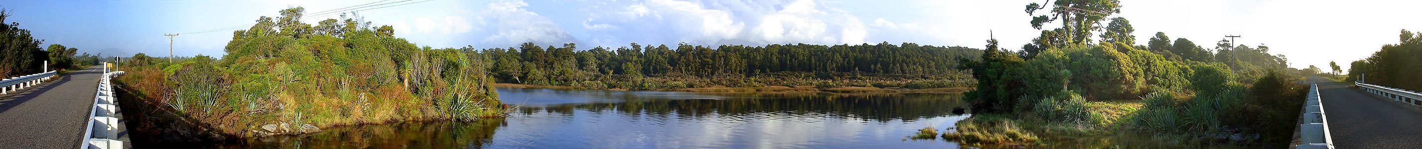 Brücke über den See