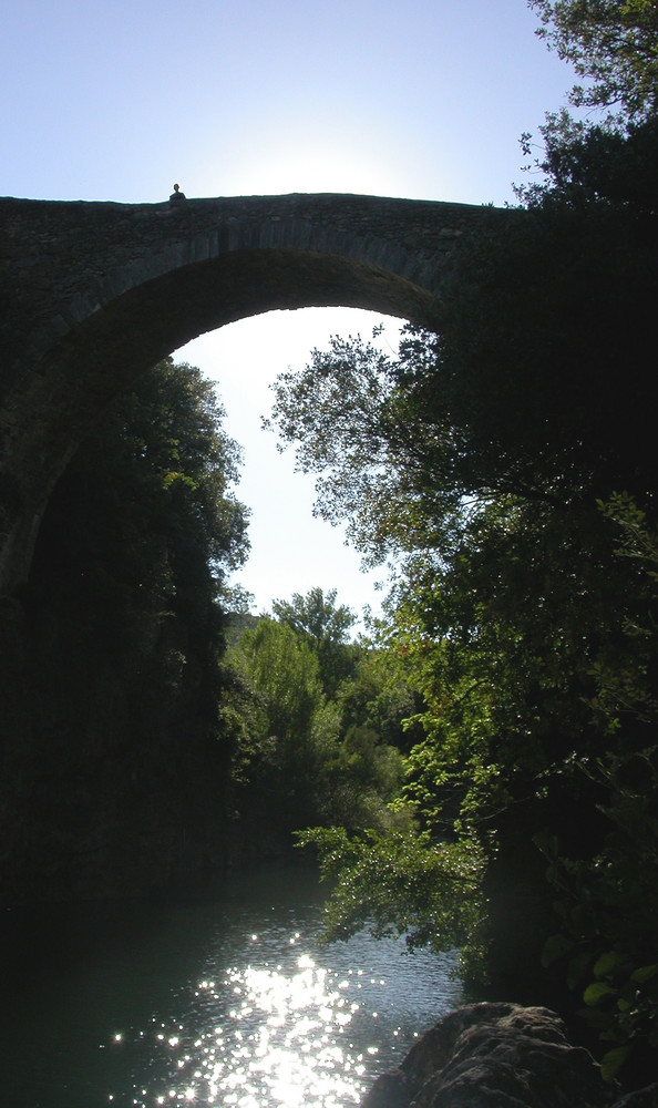 Brücke über den Strom