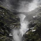 Brücke über den Wasserfall am Trollstiege