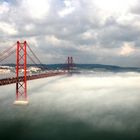 Brücke über den Wolken