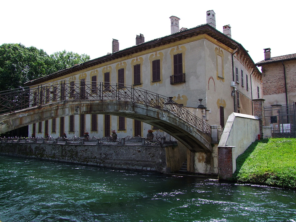 Brücke über der Naviglio Grande