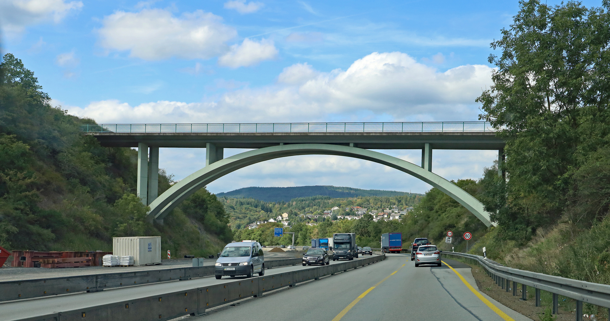 Brücke über die A45...