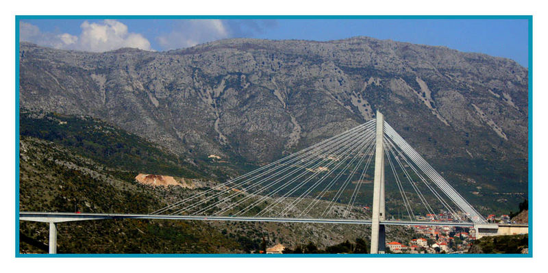 Brücke über die Bucht