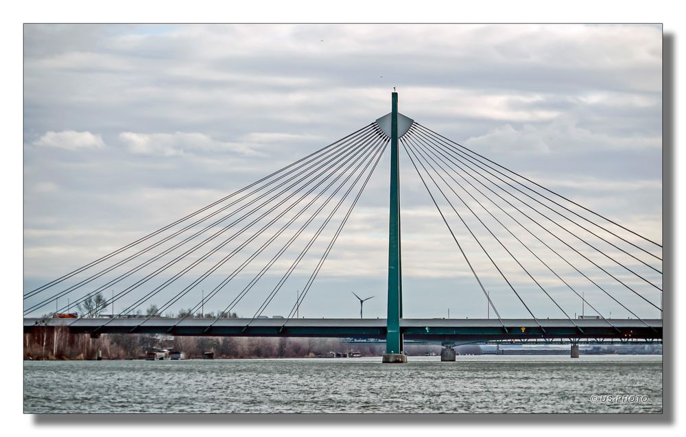 Brücke über die Donau