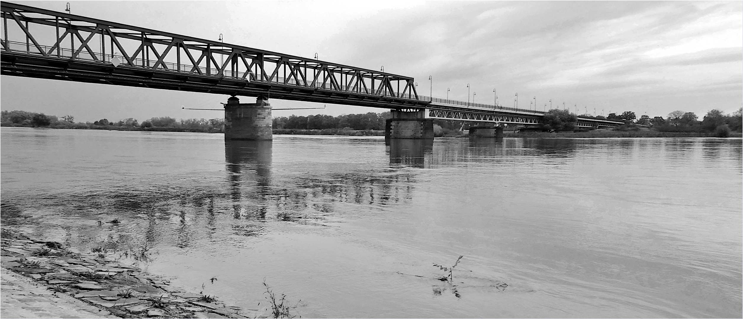 BRÜCKE ÜBER DIE ELBE