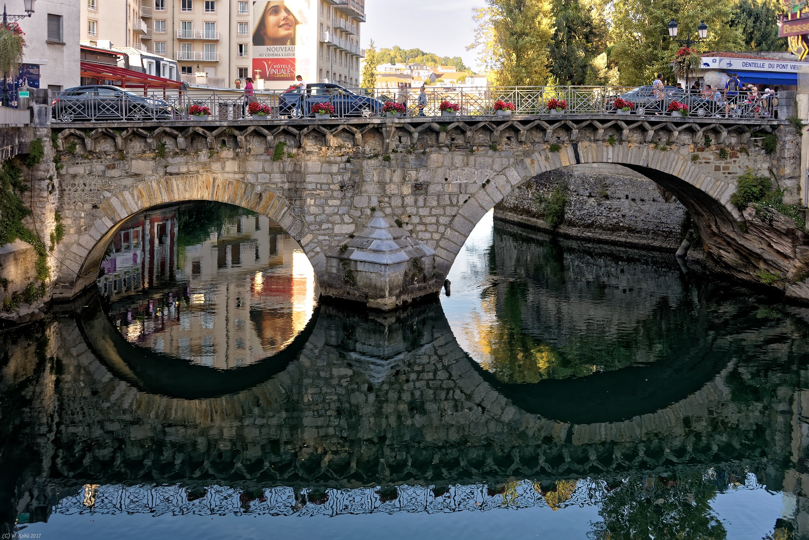 ... Brücke über die Gave de Pau ...