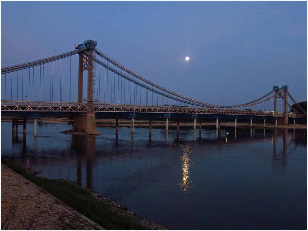 Brücke über die Loire