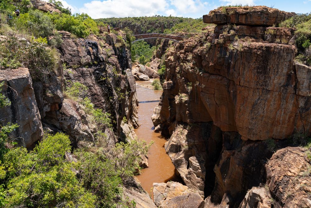 Brücke über die Schlucht bei den Bourke’s Luck Potholes