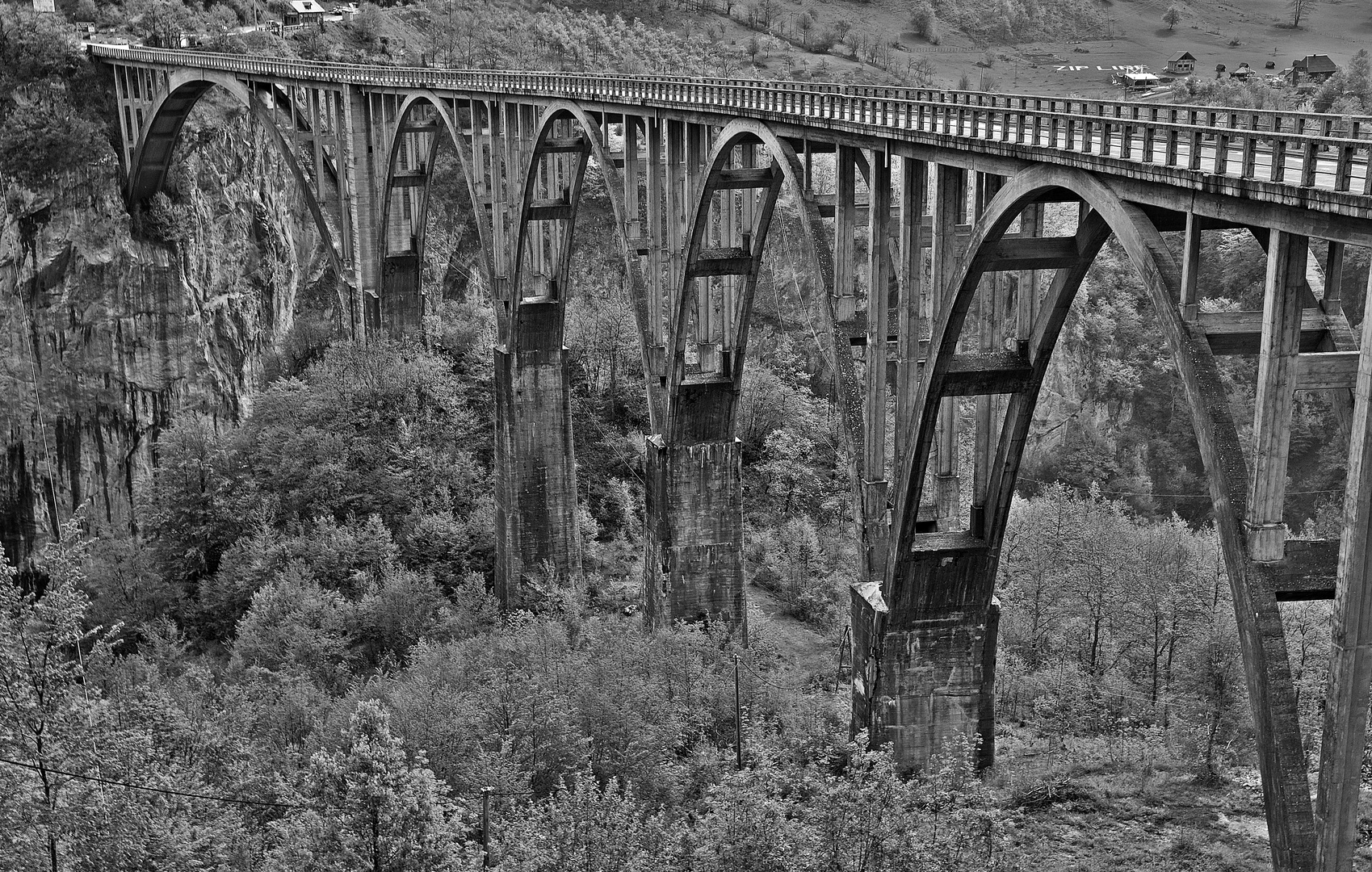 Brücke über die Taraschlucht