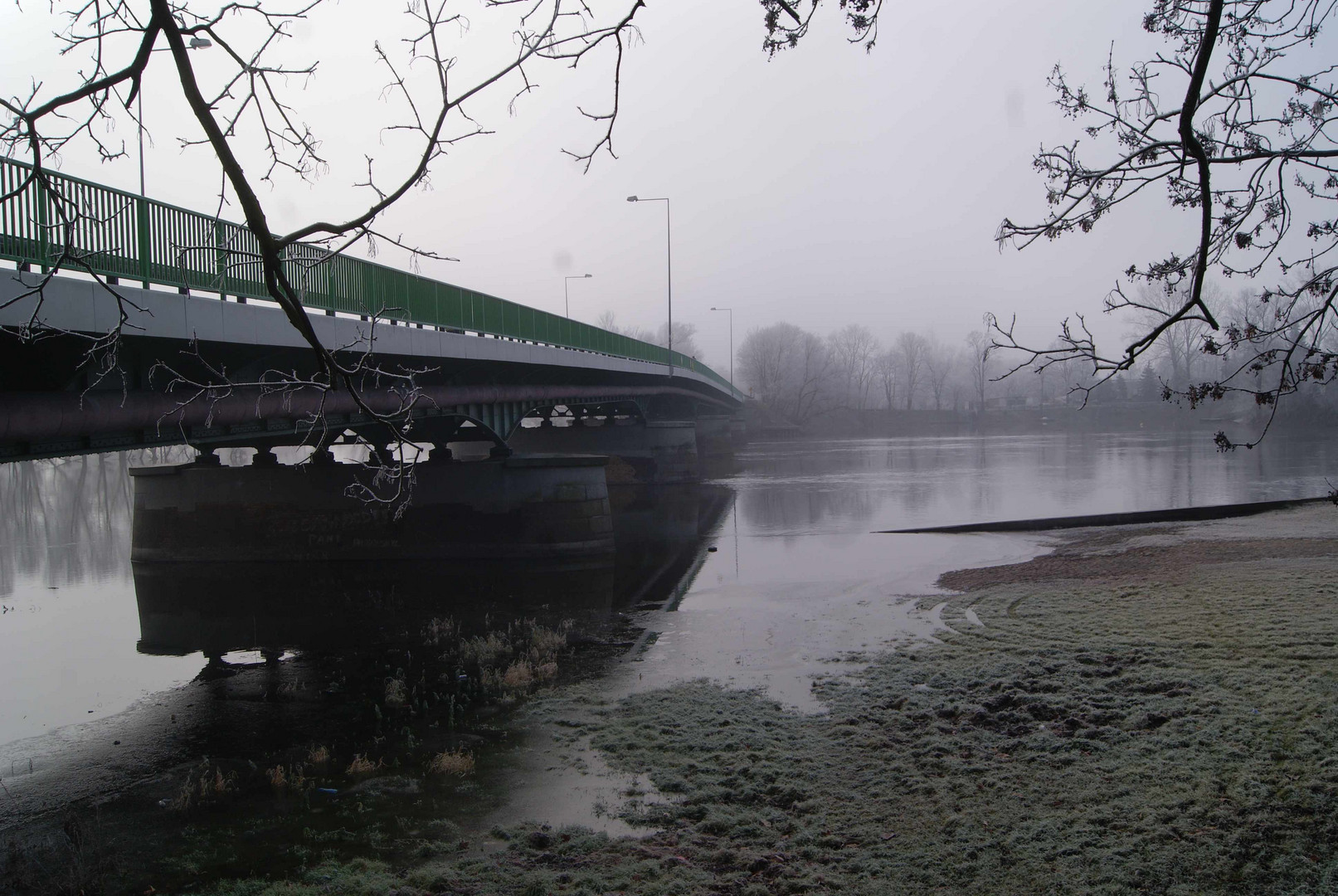 Brücke über die Warthe in Kostrzyn/ Küstrin im Winter