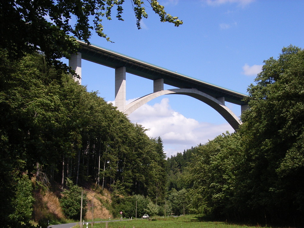 Brücke über die" Wilde Gera"