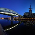 Brücke und blaue Stunde