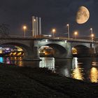 Brücke und Mond