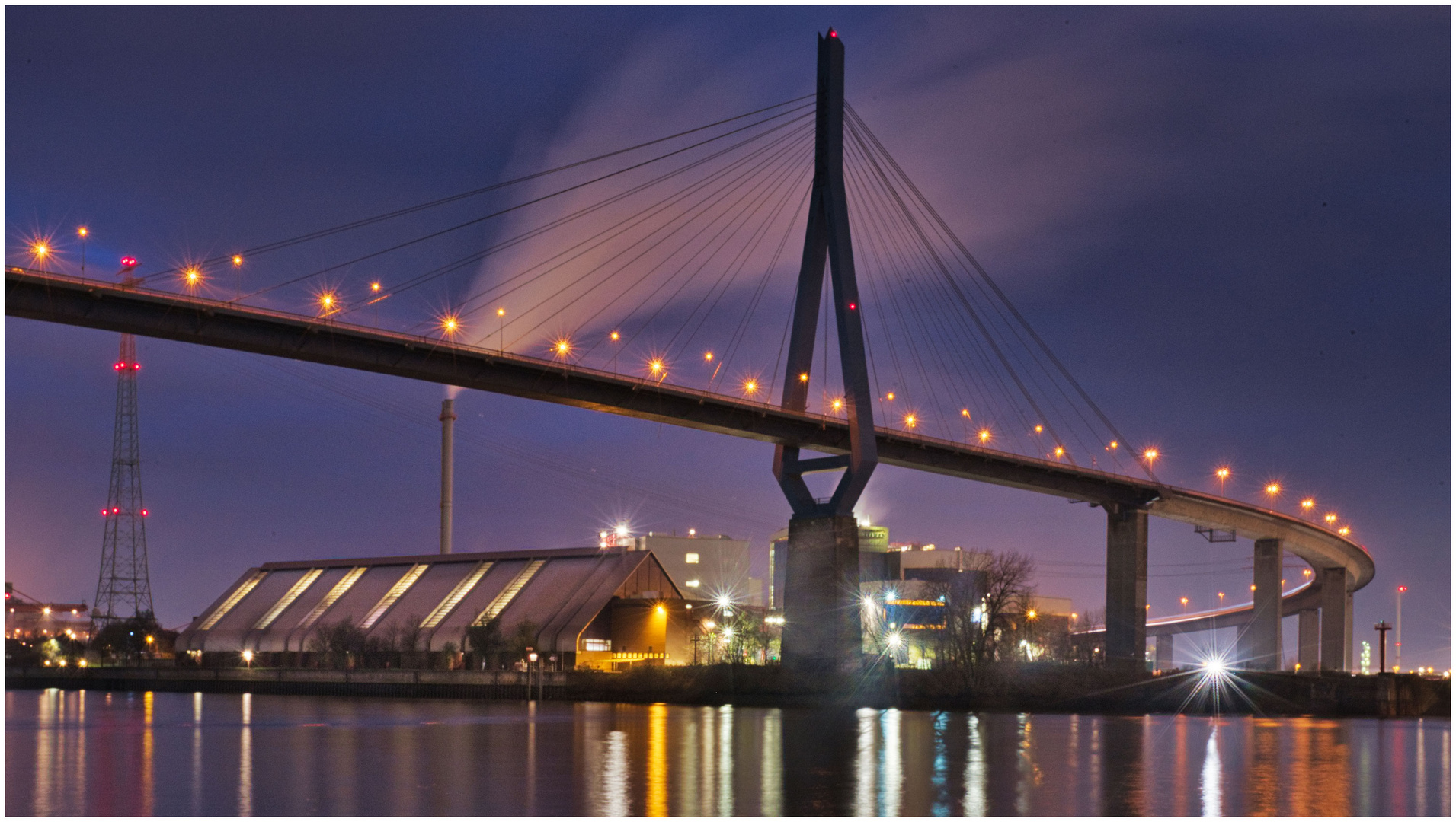 Brücke und Müllverbrennung