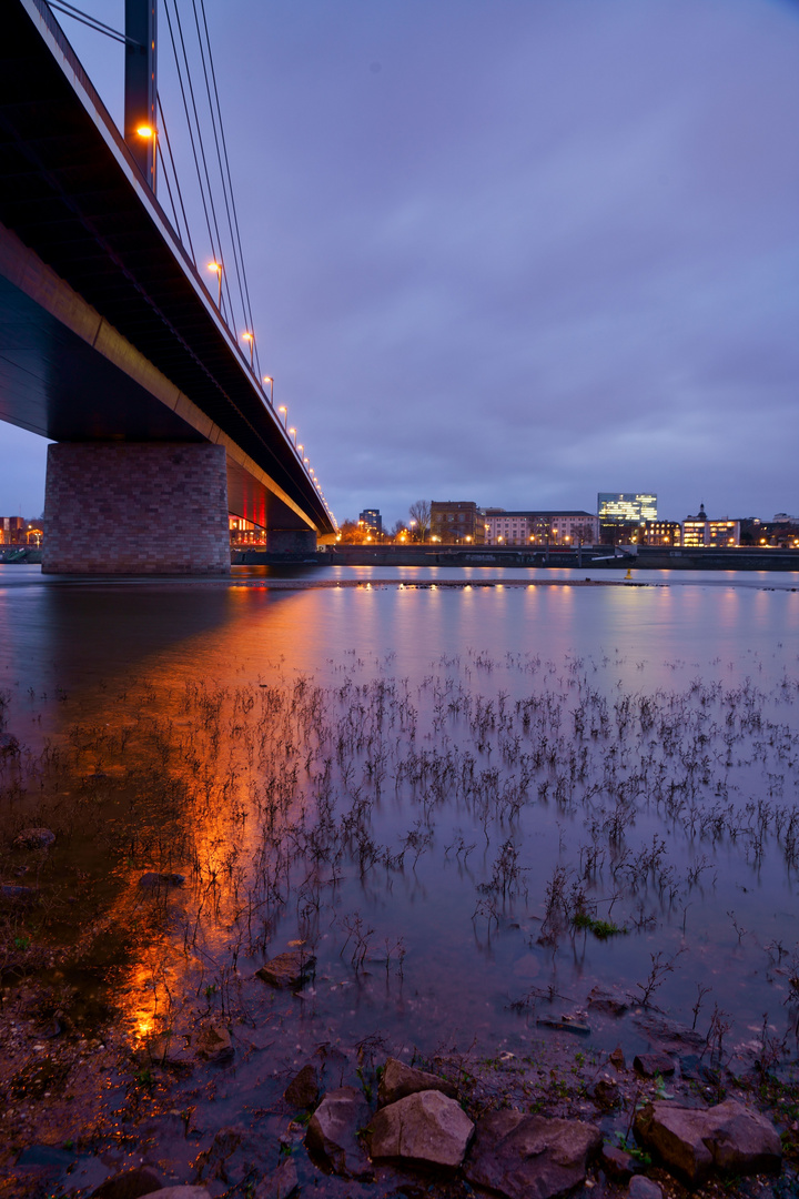 Brücke und Stadt