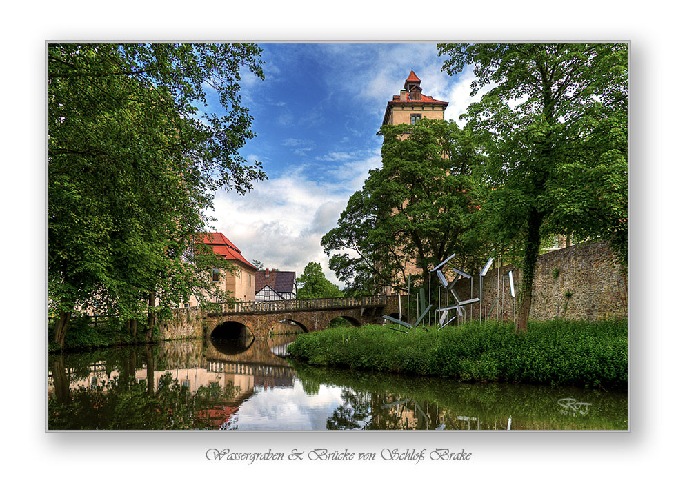 Brücke und Wassergraben