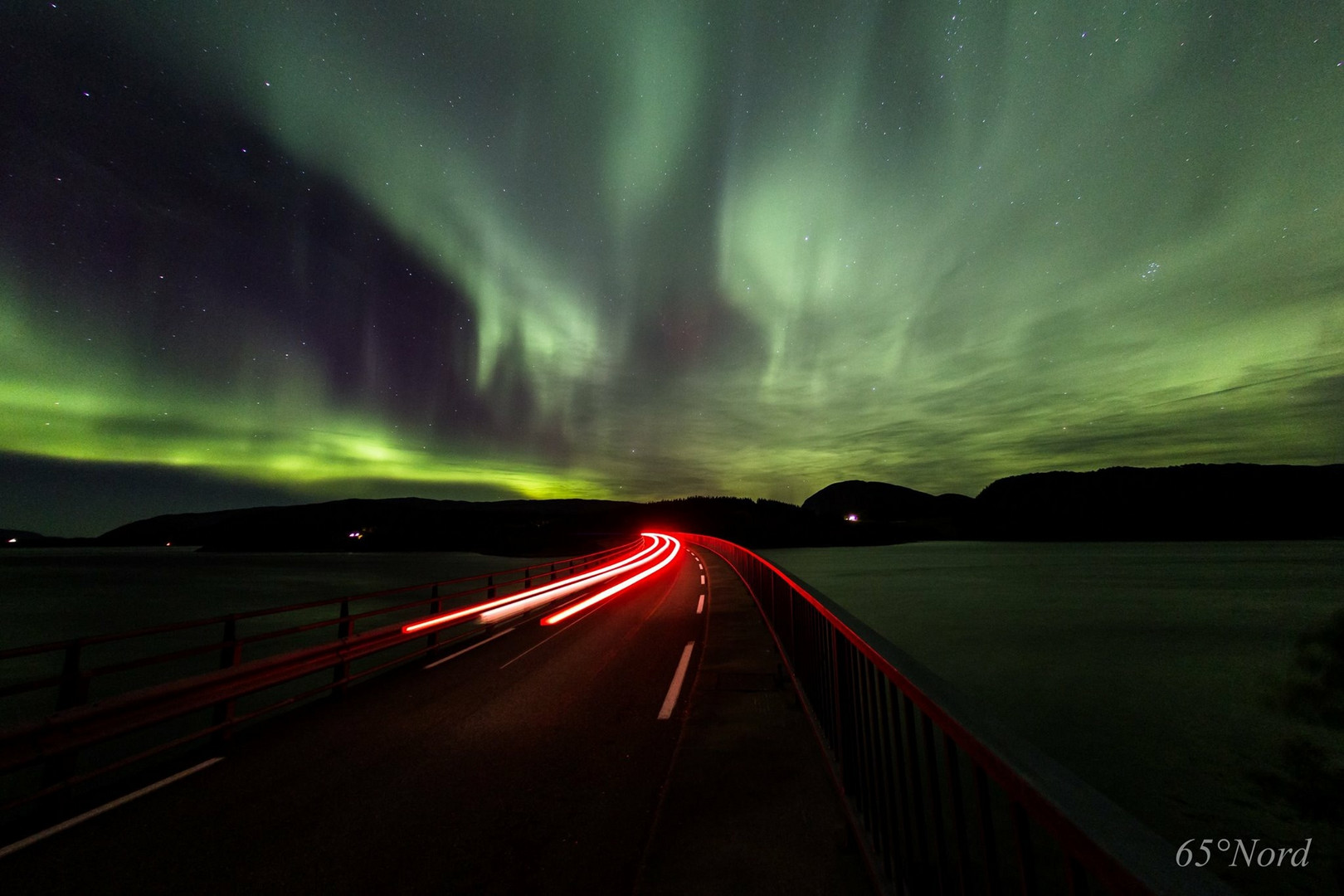 Brücke unter Nordlicht