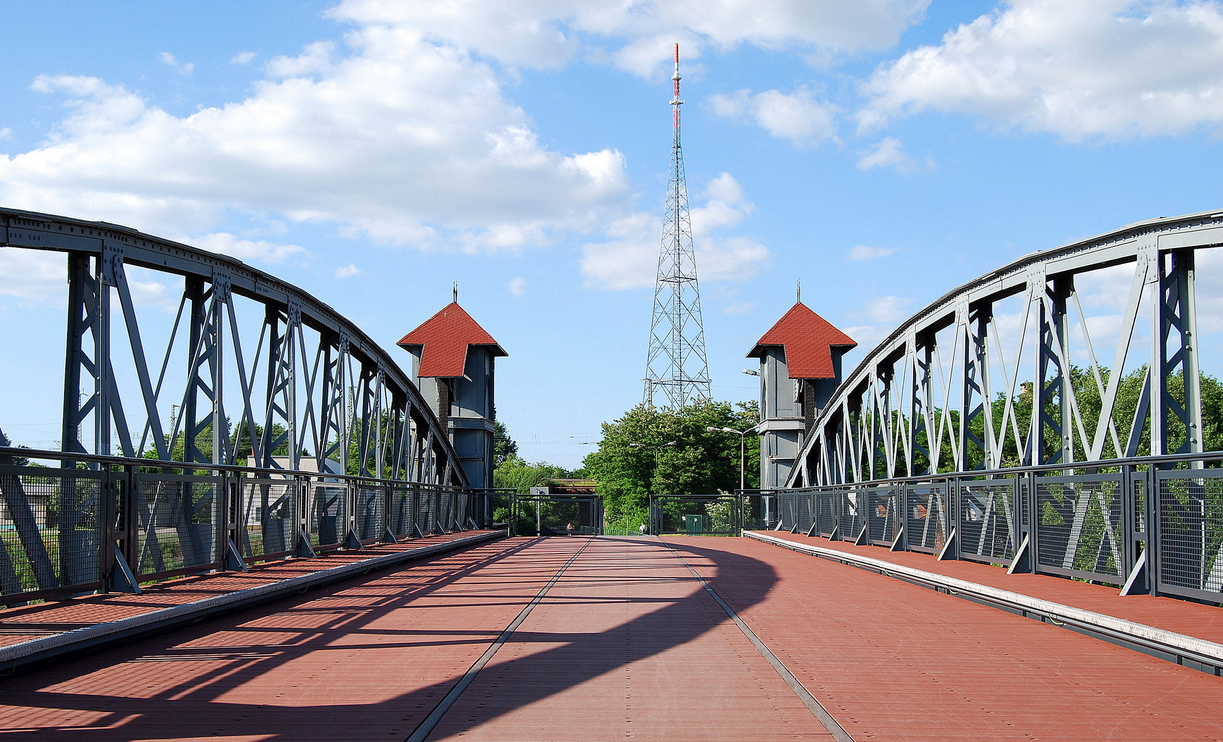 Brücke unter Strom... ;o)))