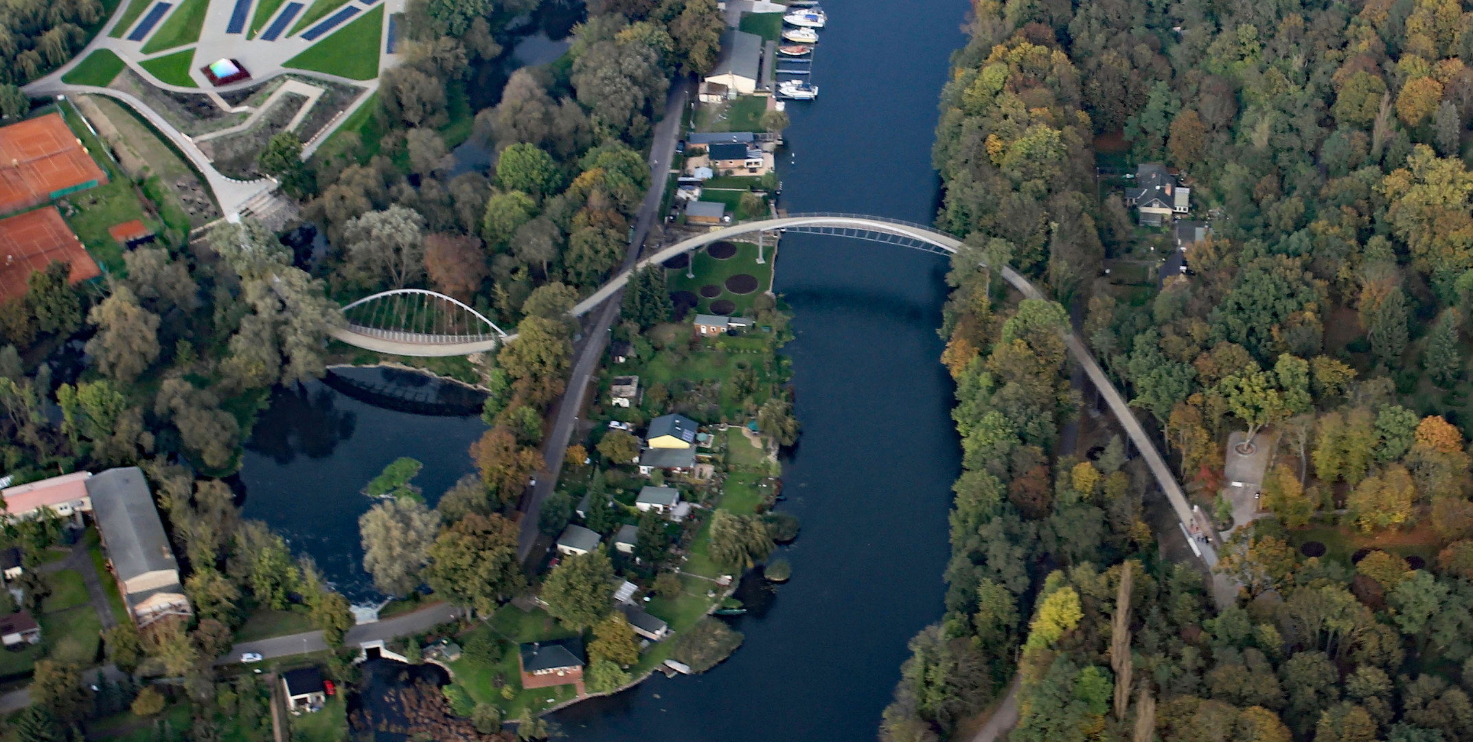 Brücke vom Optikpark zum Weinberg 