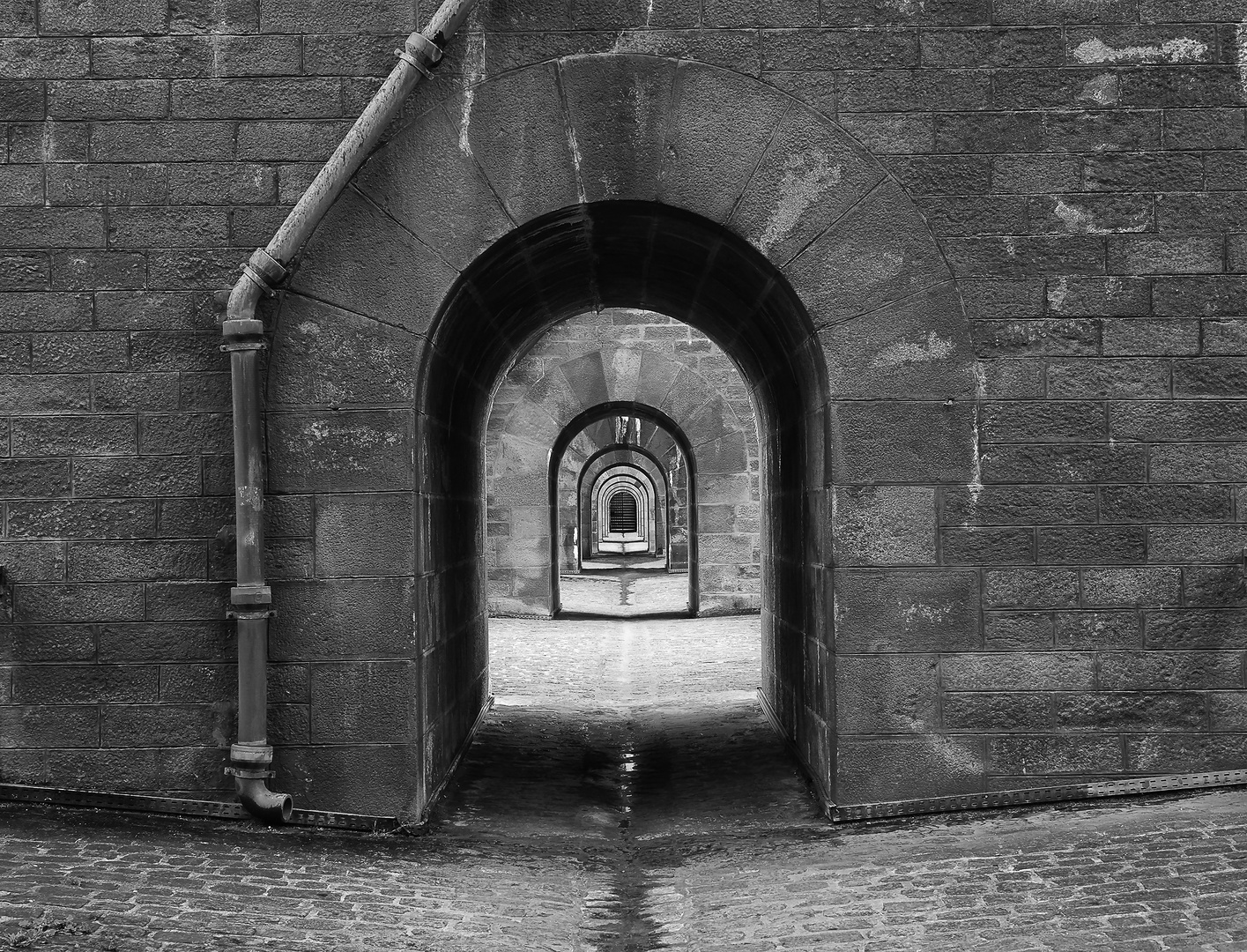 Brücke von Morlaix, durch die Pfeiler