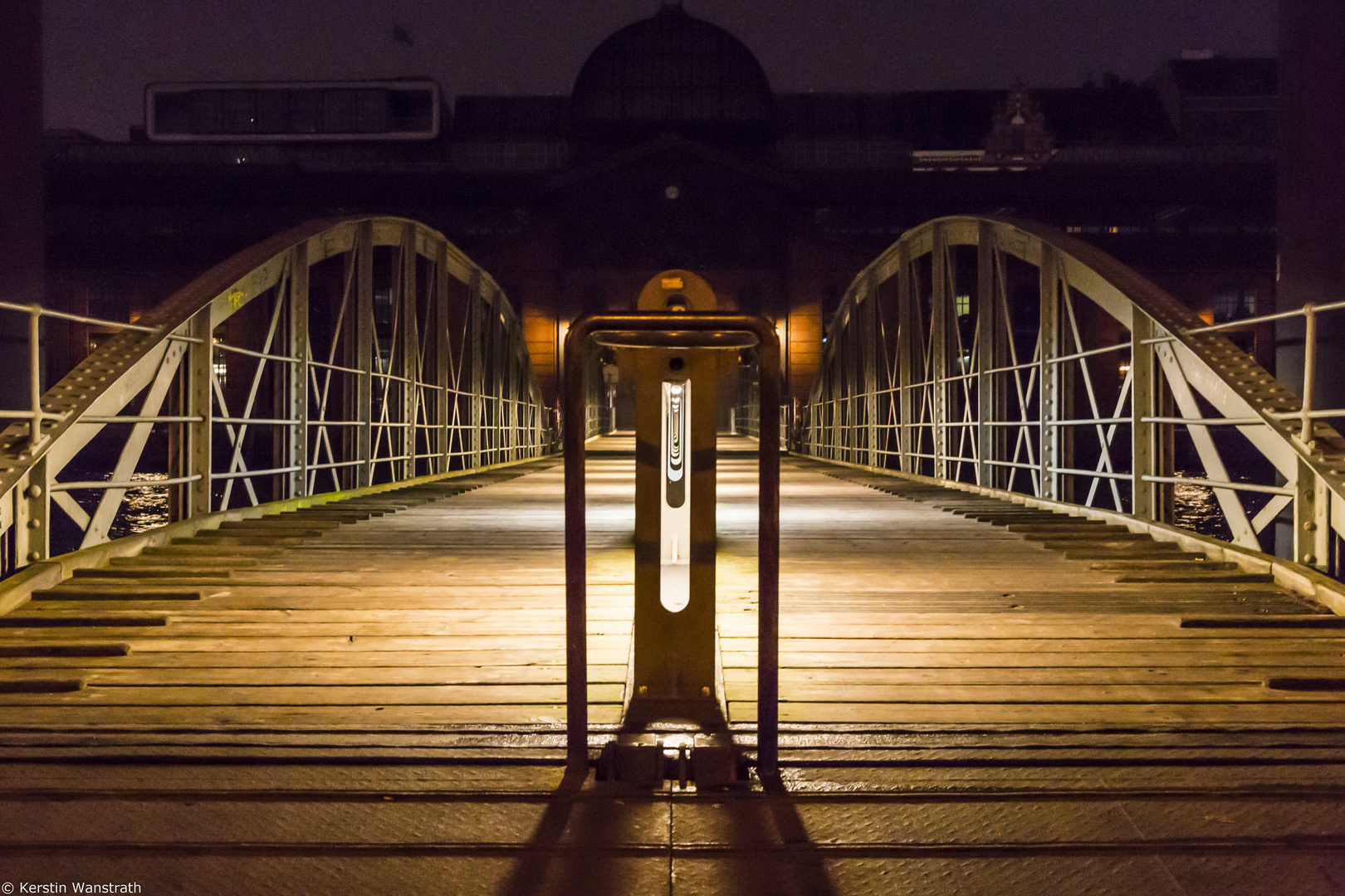 Brücke vor der Fischauktionshalle