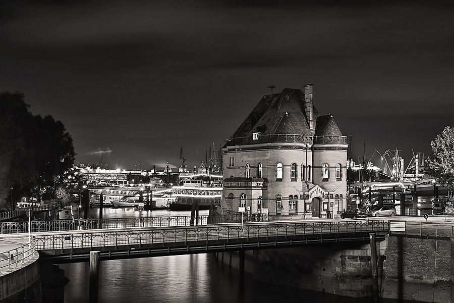 Brücke vor der Wache