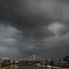 Brücke vorm Unwetter