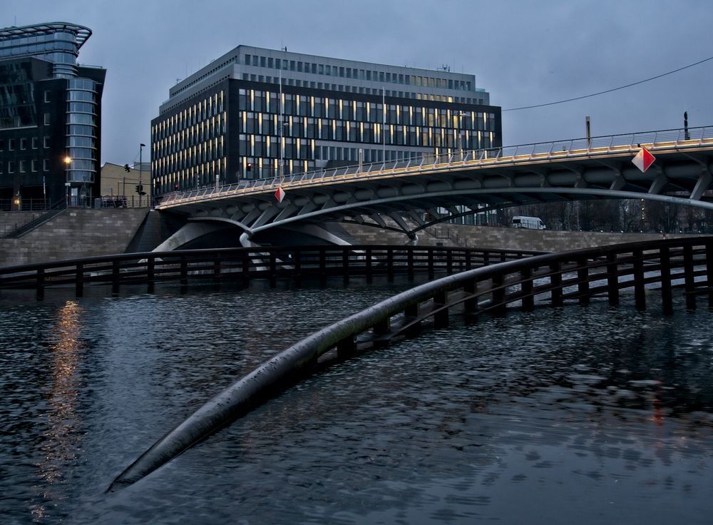 Brücke zum Amt