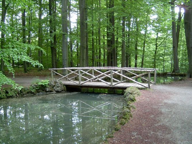 Brücke zum anderen Ufer