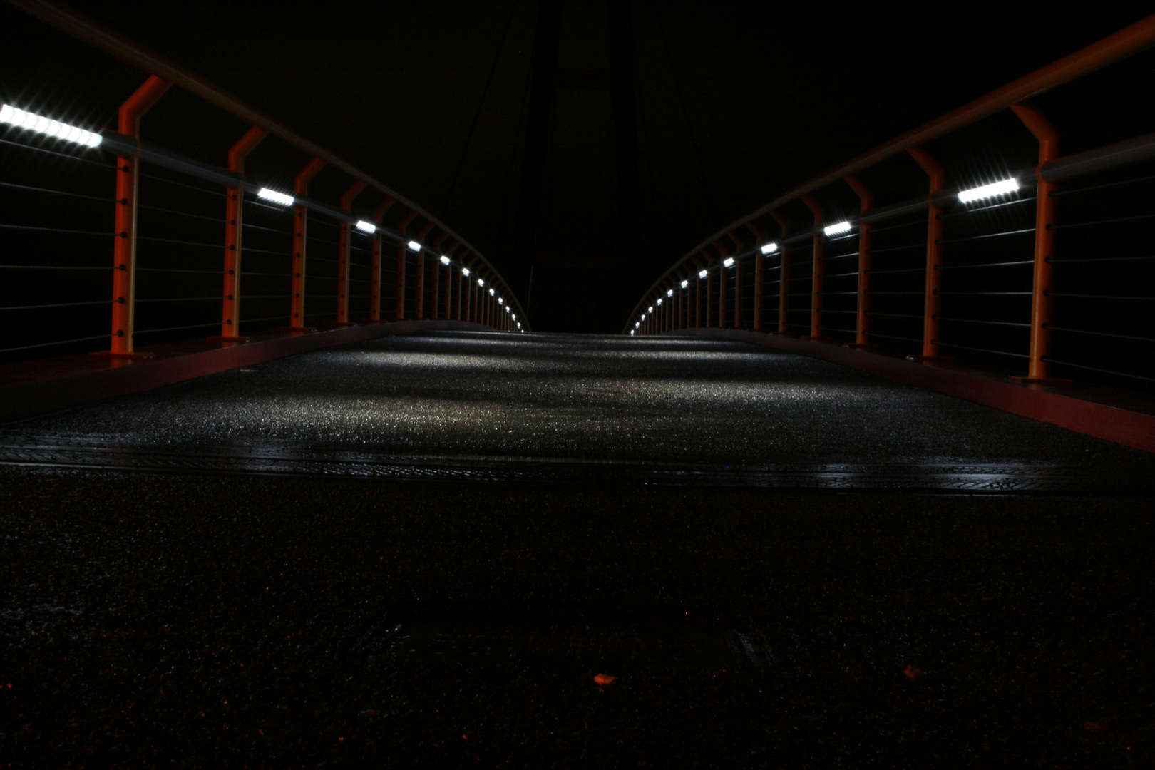 Brücke zum Campus Illmenau bei Nacht