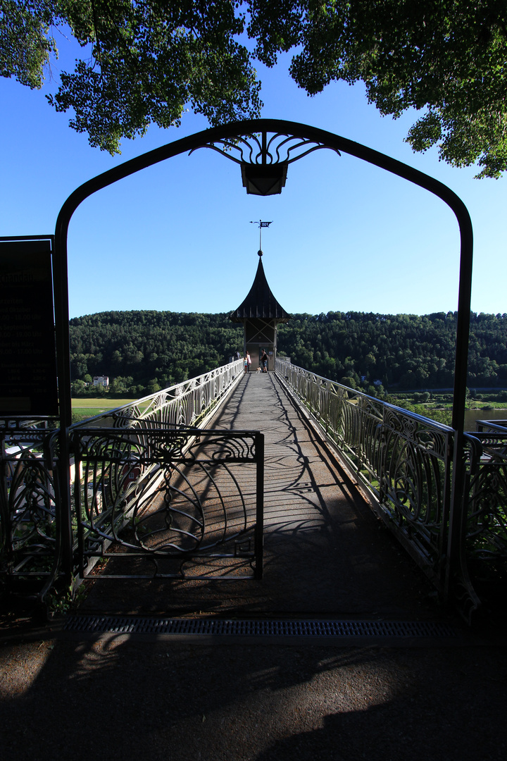 Brücke zum Fahrstuhl