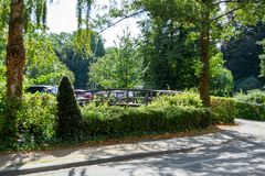 Brücke zum großen Parkplatz