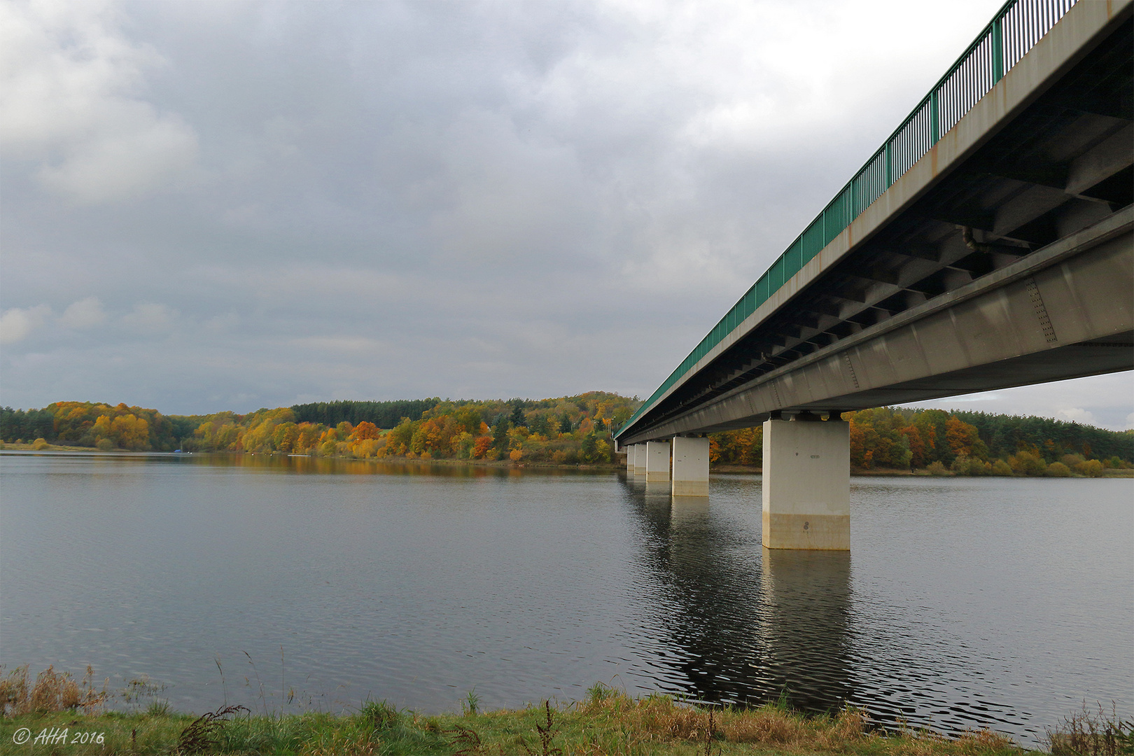 Brücke zum Herbst