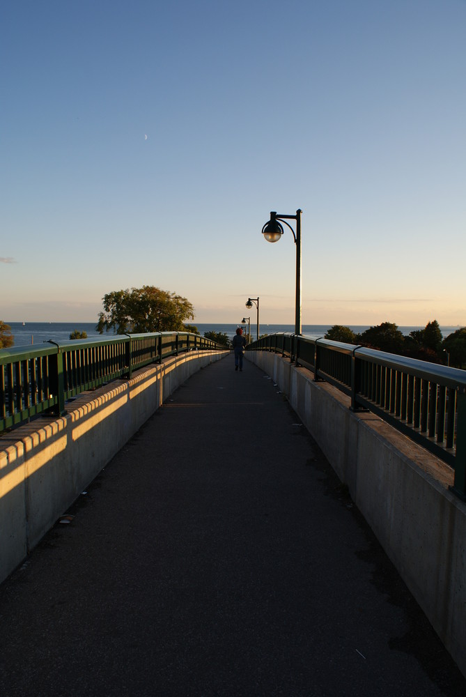 Brücke zum Lake Ontario bei Sonnenuntergang