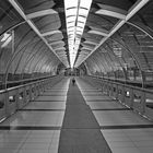 Brücke zum Parkdeck am dresdner Flughafen